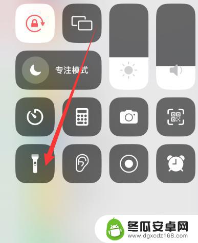 苹果手机锁屏上面的灯怎么取消 苹果手机灯光怎么关闭
