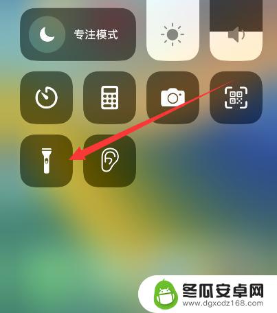 苹果手机锁屏上面的灯怎么取消 苹果手机灯光怎么关闭