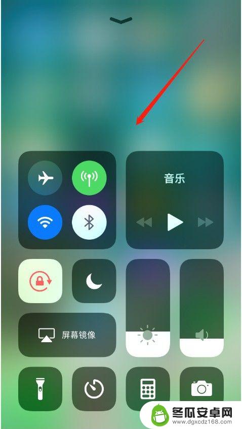 苹果手机屏幕怎么往上不能划了 锁屏时苹果手机无法上划显示控制中心