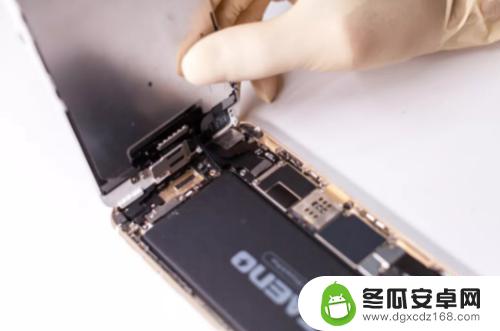 苹果手机该怎么换屏幕 iPhone 屏幕维修教程