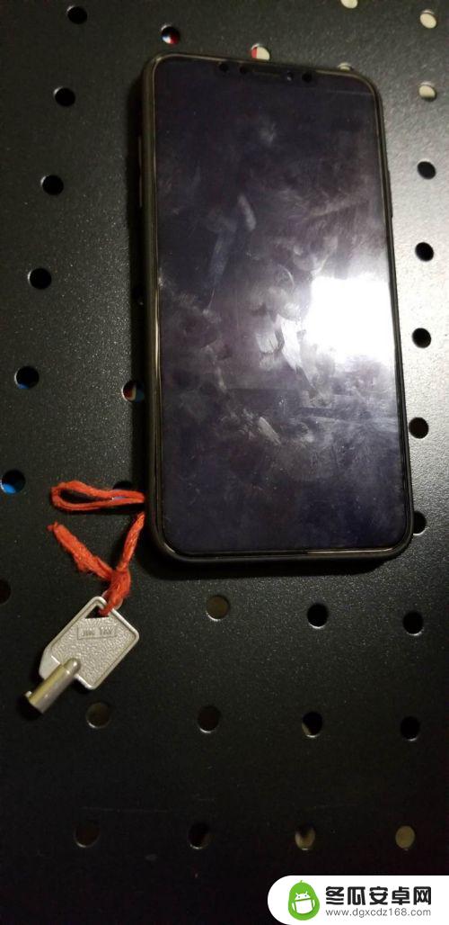 苹果手机怎么装手机链 IPhone手机壳怎样穿挂绳