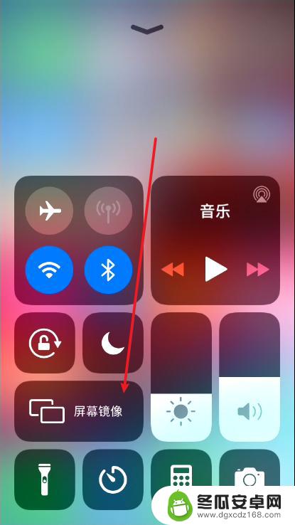苹果手机怎么一边投屏一边拍照 手机投屏拍照步骤