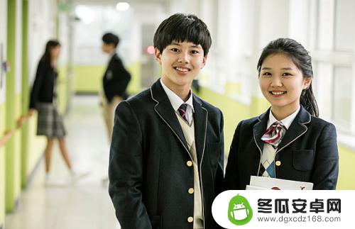 怎么对付学生玩手机问题 学生在校玩手机如何引导