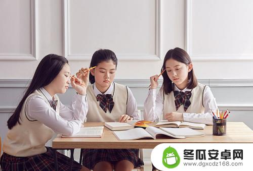 怎么对付学生玩手机问题 学生在校玩手机如何引导