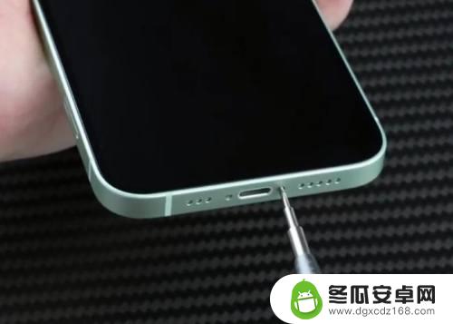 iphone12手机屏幕坏了怎么 iPhone 12/12 Pro屏幕更换步骤