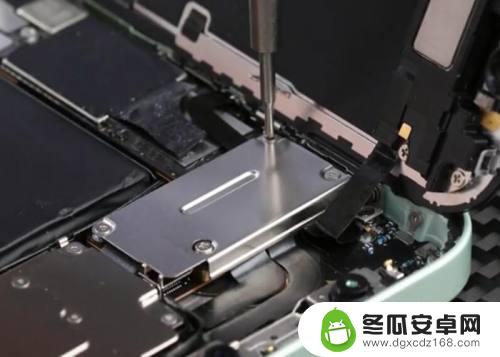 iphone12手机屏幕坏了怎么 iPhone 12/12 Pro屏幕更换步骤