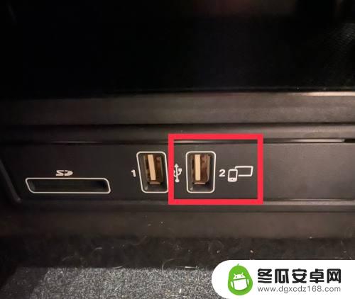 奔驰e300l与苹果手机互联 奔驰车内如何使用Iphone手机连接CarPlay